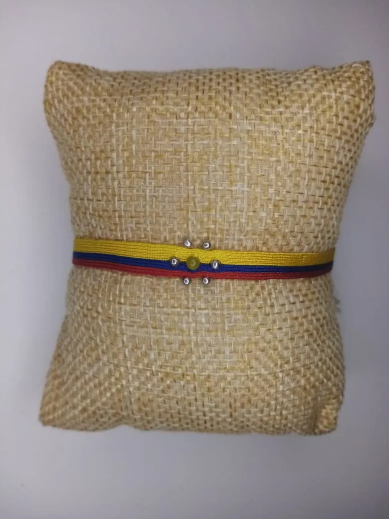 Orgullo Tricolor F, pulsera de telar en tonos cálidos