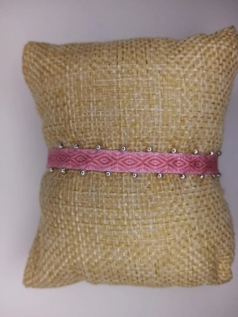 Sutil Encanto, pulsera de telar en tonos rosas